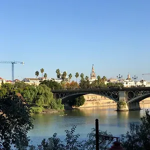 https://apartamento-puente-de-triana.es-andalucia.com